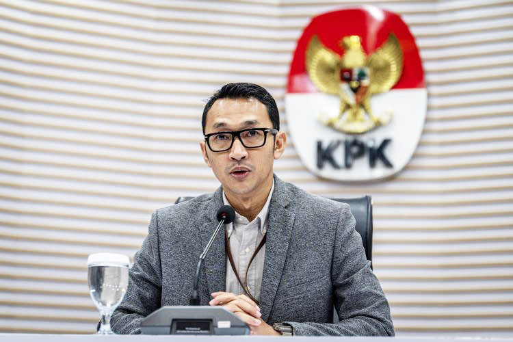 OTT Kepala Imigrasi Jakarta Barat, KPK Sita Dolar US, Emas dan Kenderaan