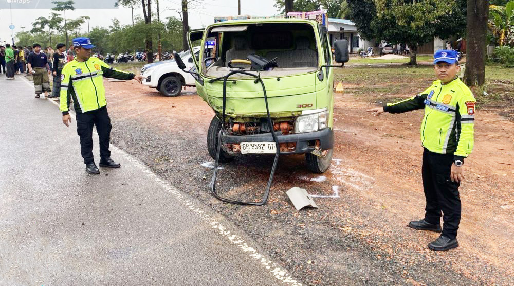 Pengalihan Jalan Lintas Barat Kembali Makan Korban, Truk Vs Kijang Tabrakan