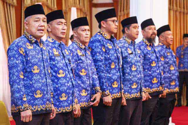 Azwandi Dilantik Sebagai Kepala Dinas Perindustrian dan Perdagangan Kepri