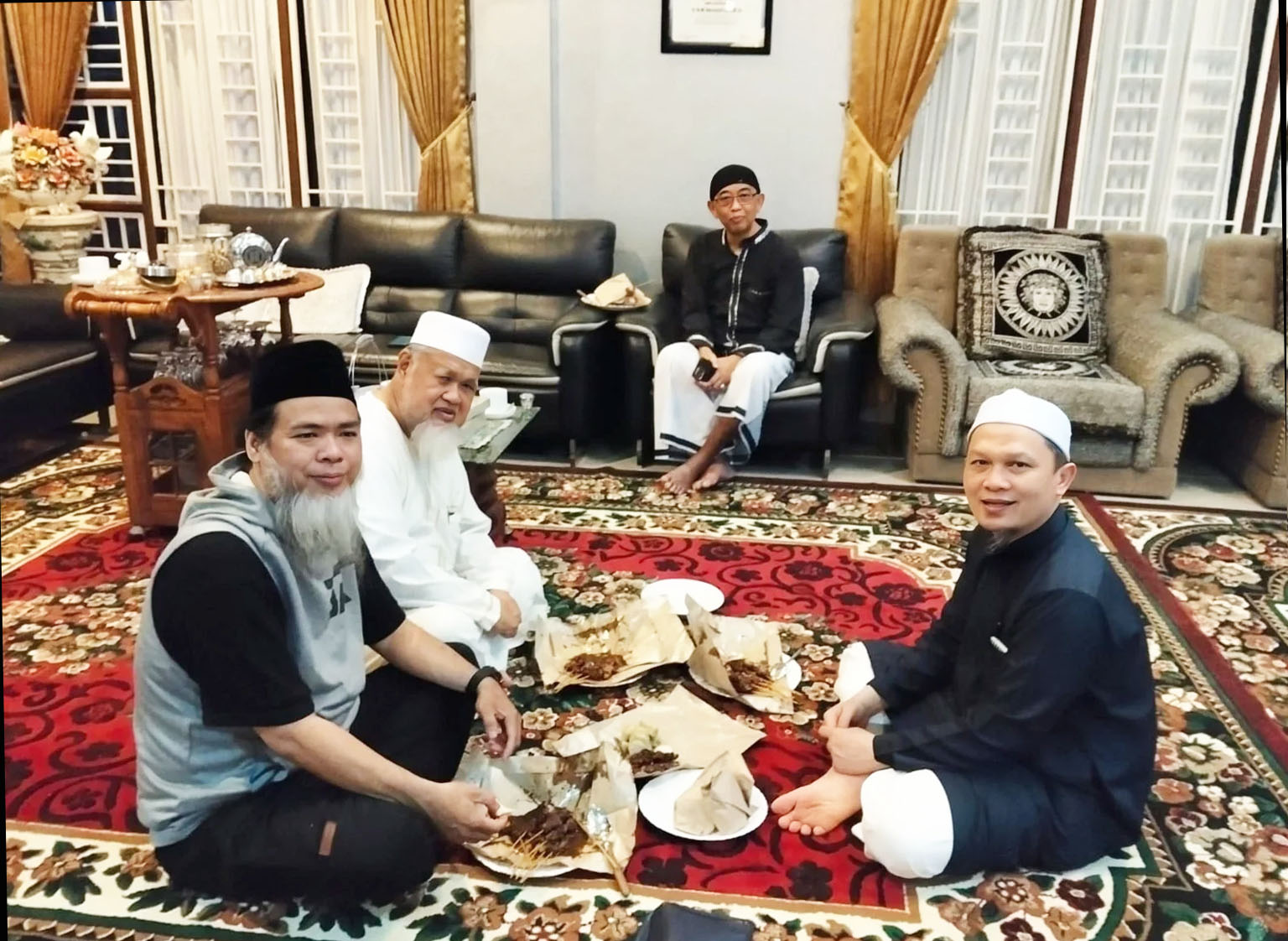 Petinggi UMRAH Bersilaturahmi Ke Kediaman Ketua DPRD Kepri Pertama