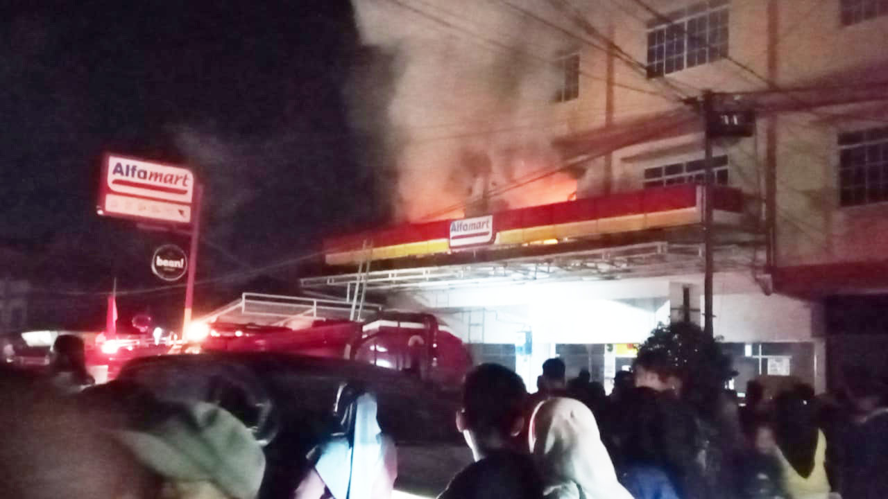 Gerai Alfamart Tanjunguban Kota Kebakaran, Tidak Ada Korban Jiwa