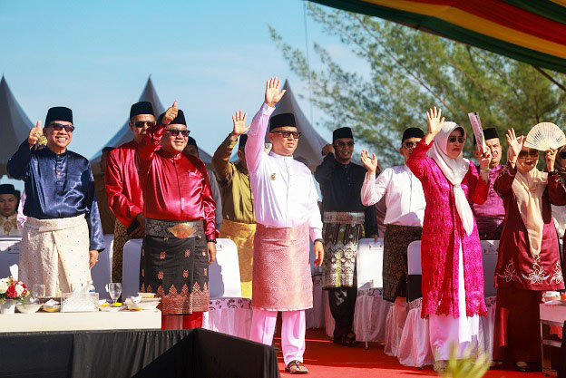 Wagub Kepri Nyanyang Lepas Peserta Pawai Ta'aruf MTQ ke-XII